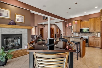 3914 SW Barons Ln, Topeka, KS 66610 - photo 5