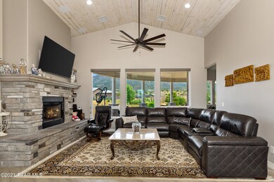 005_Living Room