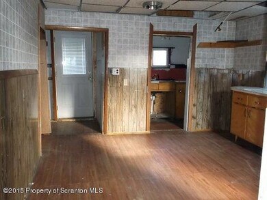 724 Dunmore St, Throop, PA 18512 - photo 5