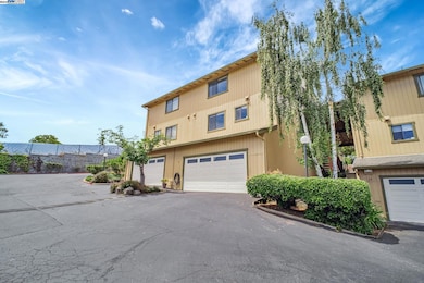 20111 W Ridge Ct unit 24, Castro Valley, CA 94546 - photo 3