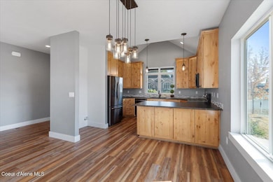 04-Dining and Kitchen