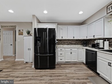 208 Lincoln Ln, Sykesville, MD 21784 - photo 5