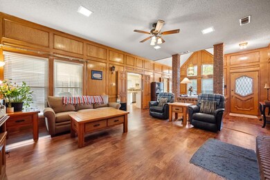 812 Shady Ln, Bedford, TX 76021 - photo 3