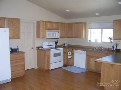 1643 NW Hickory Place, Redmond, OR 97756 - photo 3