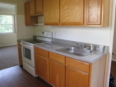 53 Vics Ct, Albany, NY 12205 - photo 5