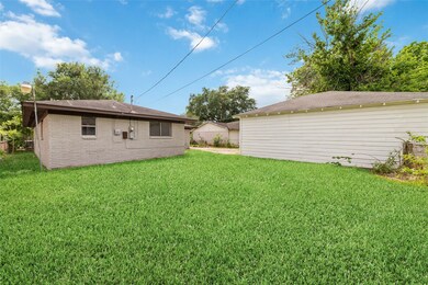 5007 Redbud St, Houston, TX 77033 - photo 5