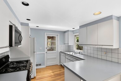 109 Clark Ln, Waltham, MA 02451 - photo 5