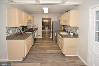 8003 W Point Dr, Springfield, VA 22153 - photo 7