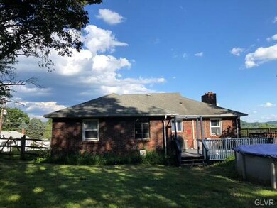 315 Diamond St, Slatington, PA 18080 - photo 2