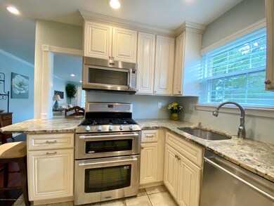 Granite & SS Appliances