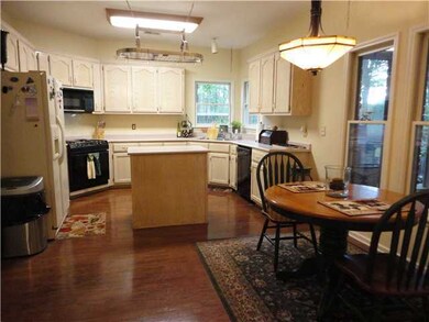 Great cozy kitchen