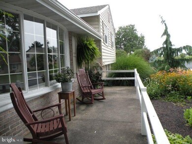 340 E Conestoga St, New Holland, PA 17557 - photo 3