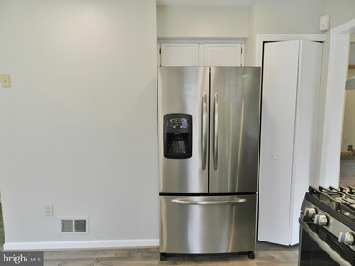 12981 Hampton Forest Ct, Fairfax, VA 22030 - photo 4