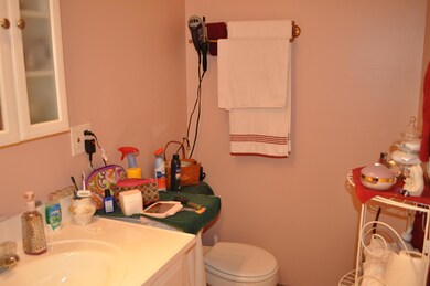 125 Evergreen-Half Bath