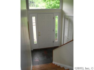 Foyer Spacious and Bright entry!