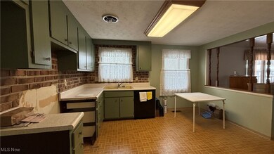 392 Earl Dr NW, Warren, OH 44483 - photo 4