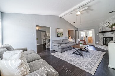 452 E Castle Harbour Dr, Friendswood, TX 77546 - photo 4