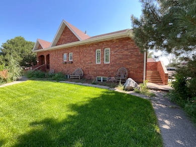 522 E 26th St, Scottsbluff, NE 69361 - photo 2