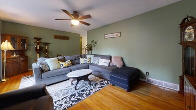 2270-Effie-Ln-Niles-MI-49120-Living-Room