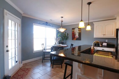 Eat-In & Kitchen Bar