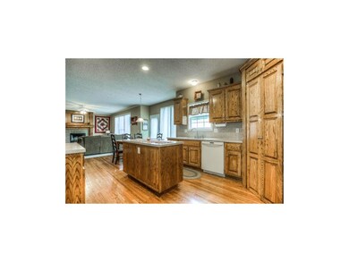 9332 Swarner Dr, Lenexa, KS 66219 - photo 4