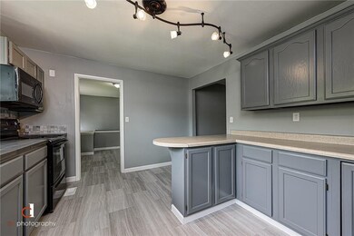 808 NW 8th St, Bentonville, AR 72712 - photo 5
