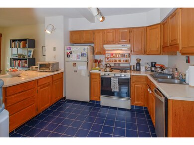 160 Rockland St unit 2, Portsmouth, NH 03801 - photo 5