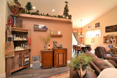 1635 NW Ivy Ave, Redmond, OR 97756 - photo 4