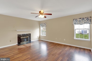 10511 Aspen Wood Ct, Manassas, VA 20110 - photo 4