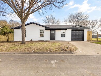 525 Phillips St, Cleburne, TX 76033 - photo 2