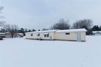 1412 Birchwood Ln, Eau Claire, WI 54703 - photo 4