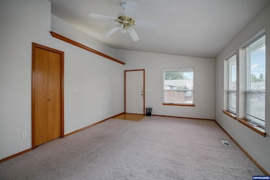 484 Travis Ct NE, Salem, OR 97301 - photo 5