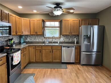 9826 N Country Dr, Effingham, IL 62401 - photo 4