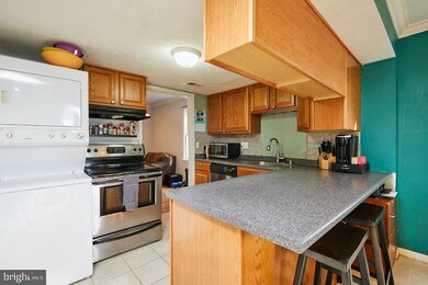 1022C Brixton Ct, Sterling, VA 20164 - photo 6