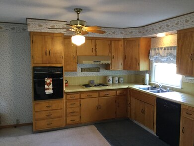 1623 Jay St, Redding, CA 96001 - photo 4