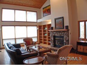 GR with Vaulted High Ceilings