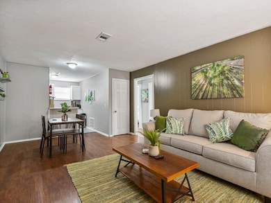Furnished pics of Model