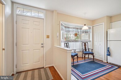 8511 Chapman Oak Ct, Springfield, VA 22153 - photo 3