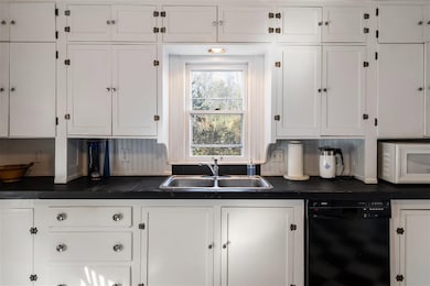 301 E Mckinley Ave, Apache, OK 73006 - photo 3