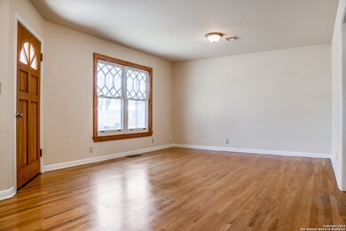 406 N Edison St, Fredericksburg, TX 78624 - photo 4