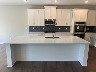 Kitchen w/ Island