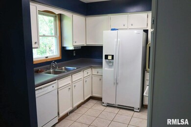 1115 Meadow Lane Dr, Bettendorf, IA 52722 - photo 7