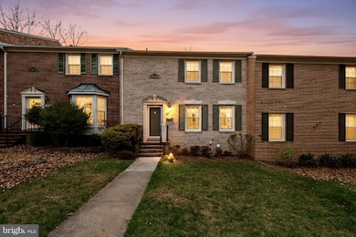 9518 Hunt Square Ct, Springfield, VA 22153 - photo 4