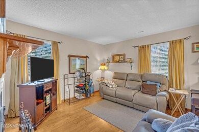 39 Hampshire Dr, Plainsboro, NJ 08536 - photo 2