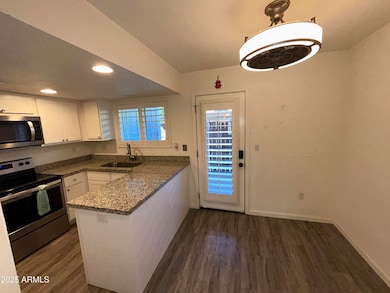 9831 S 48th Way unit 4, Phoenix, AZ 85044 - photo 6