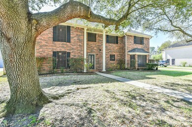 405 Regency Ct, Friendswood, TX 77546 - photo 2