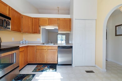 4708 Harbinger Cir E, Columbus, OH 43213 - photo 7