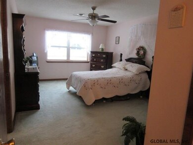 1004 Cambridge Manor Dr, Schenectady, NY 12302 - photo 3