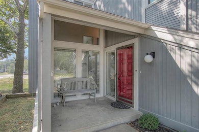 8054 Colony Ln, Lenexa, KS 66215 - photo 4