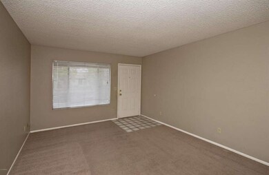 004_Living Room